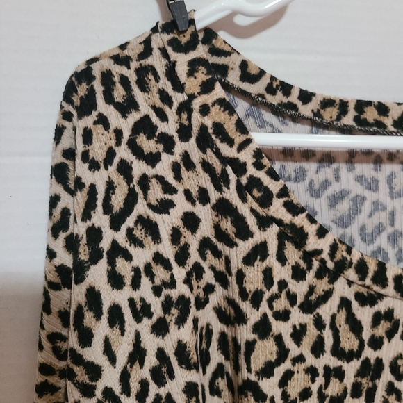 PIPHANY SIZE 2X SCOOP NECK LEOPARD PTINT ELASTIC CUFFS & HEM - Picture 3 of 8
